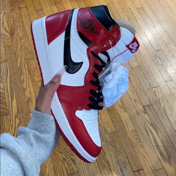 Air Jordan 1s - Picture 7 of 9